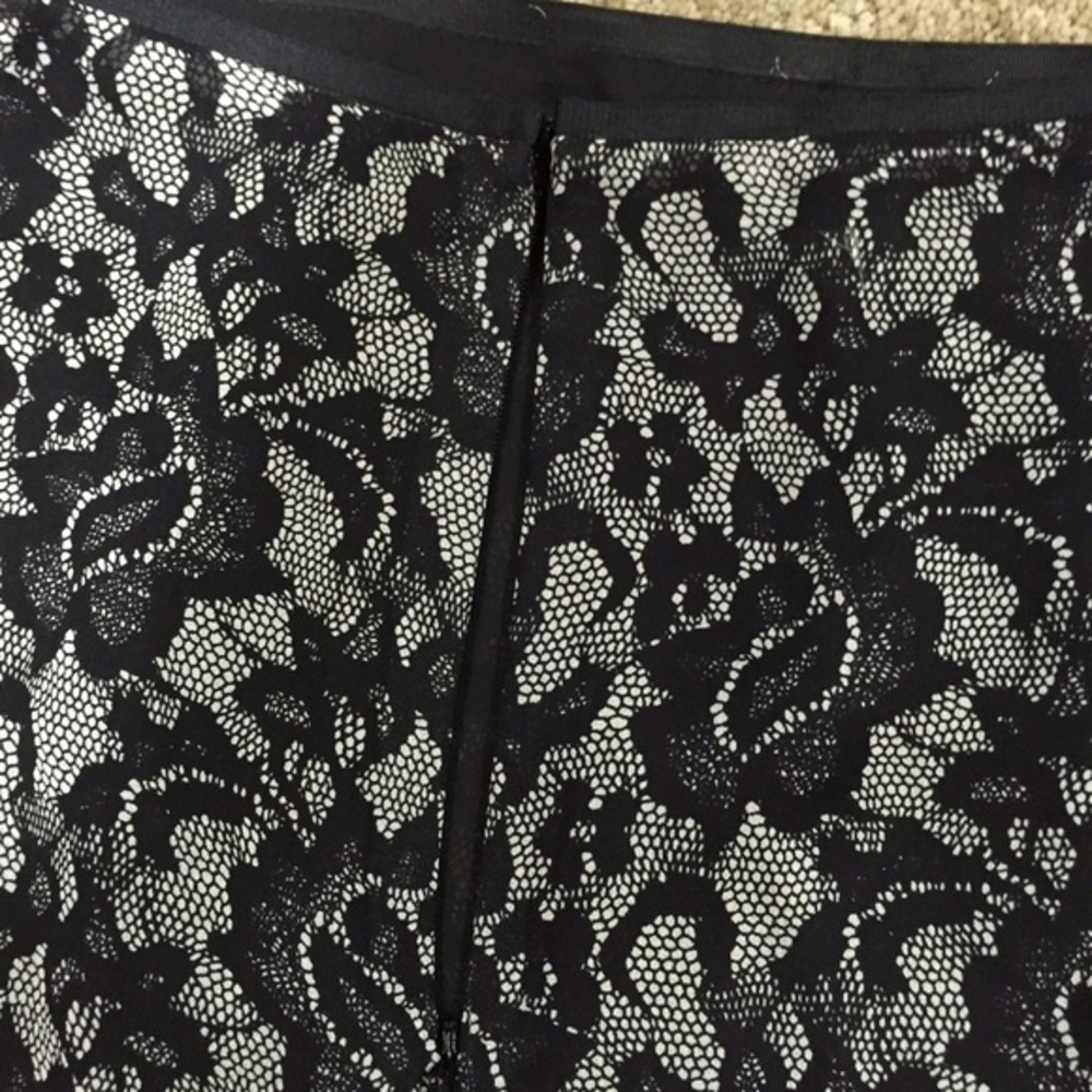 Pleinair skirt. Looks like Lace-Size M - Picture 2 of 4
